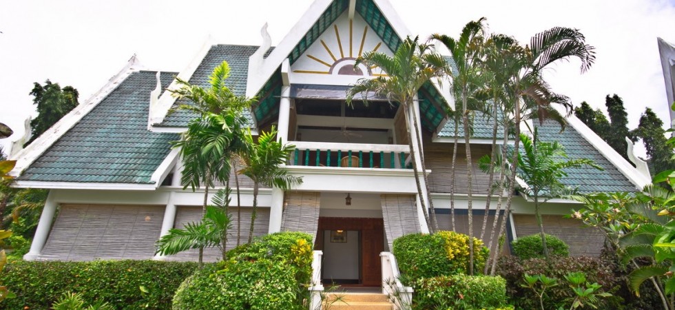 3 Bedroom Oriental style villa in Nai Harn