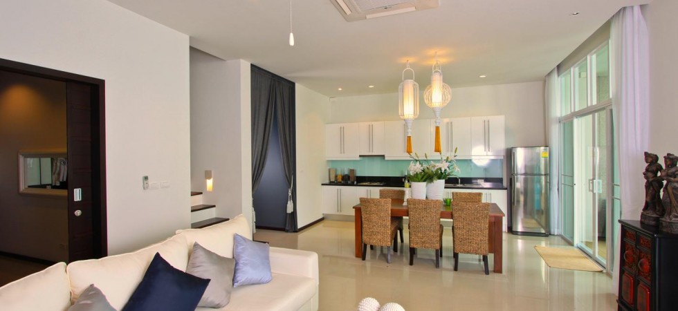 3 bedroom pool villa in the center of Nai Harn