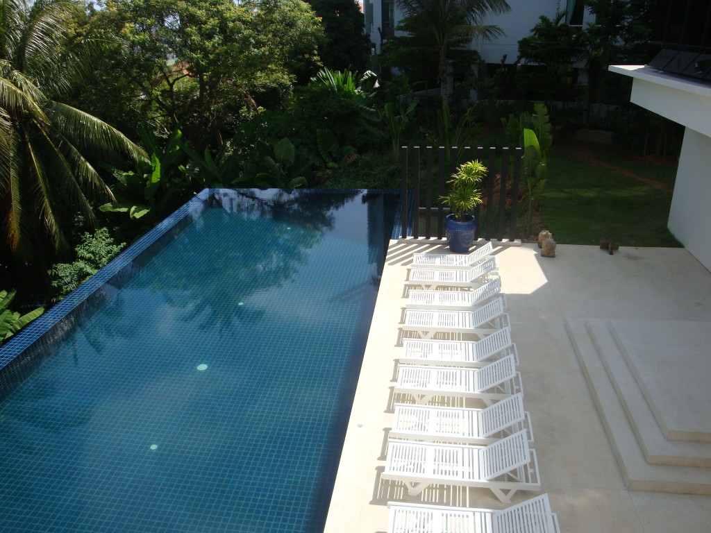 3 bedroom apartment inside pool complex in Karon