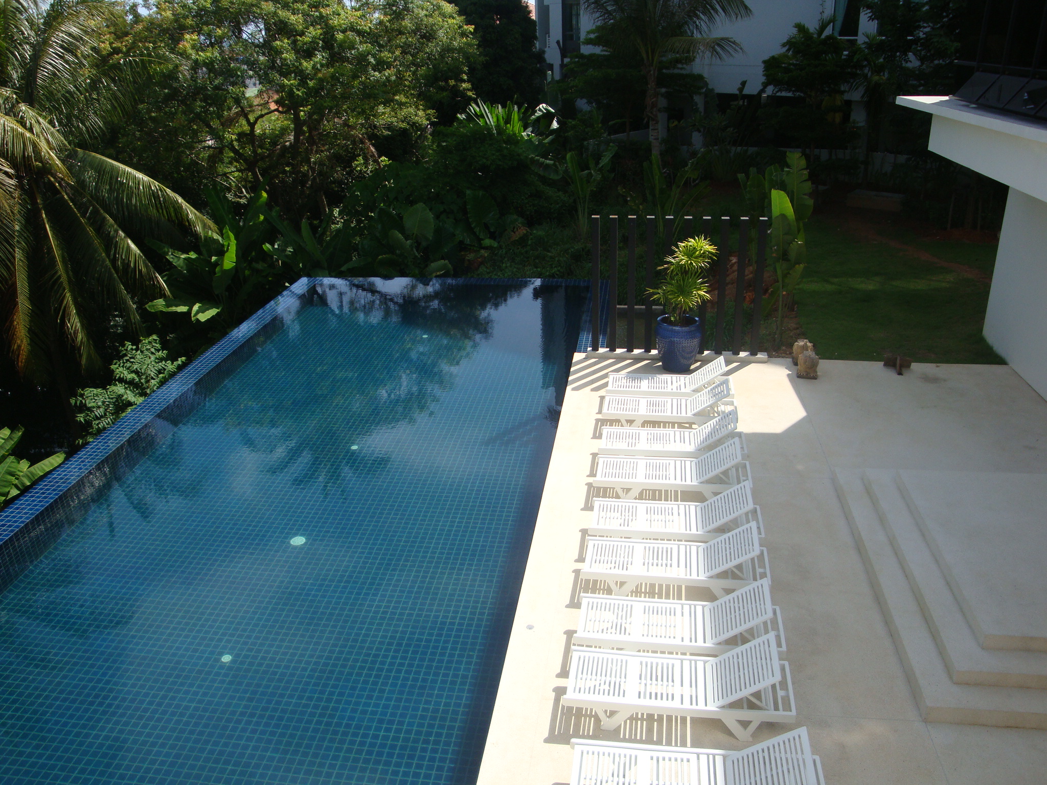 3 bedroom apartment inside pool complex in Karon