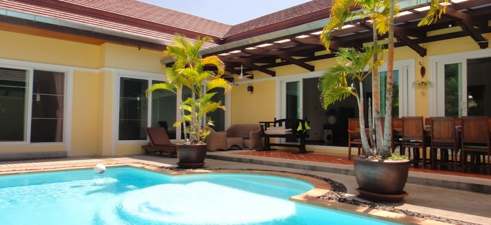 4 + 1 bed villa in Chalong with huge garden