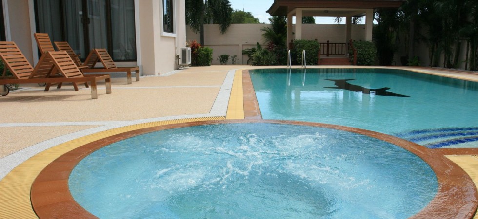 3 bedroom spacious pool villa in Chalong