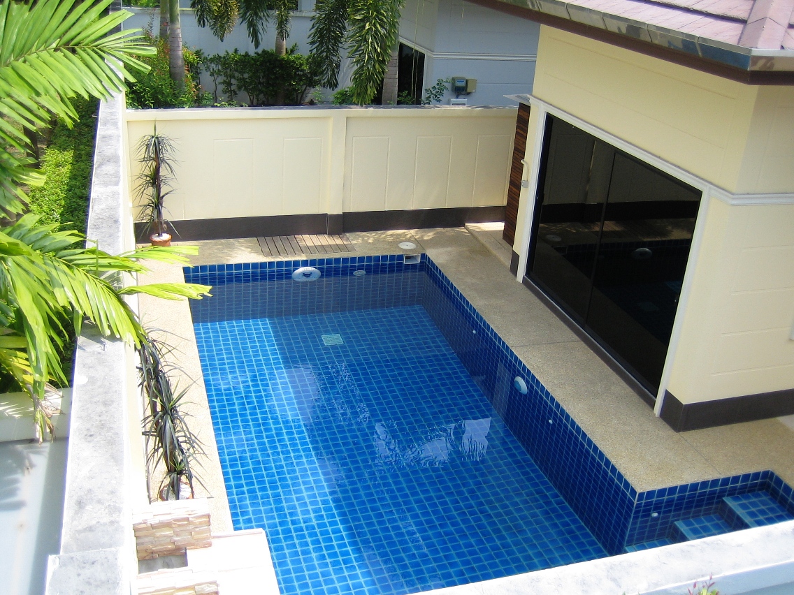 3 bedroom house with private pool in Chalong