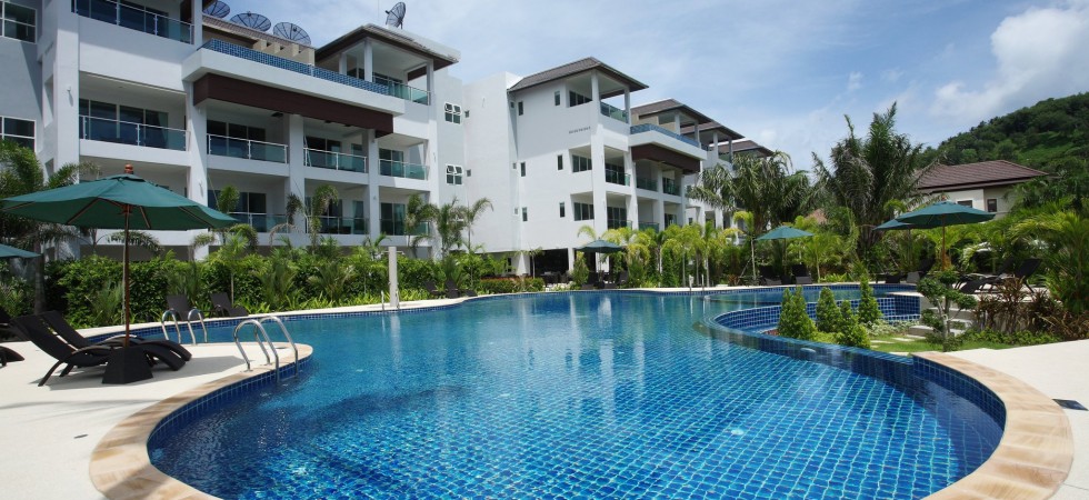 2 bedroom apartment walking distance to Bangtao beach