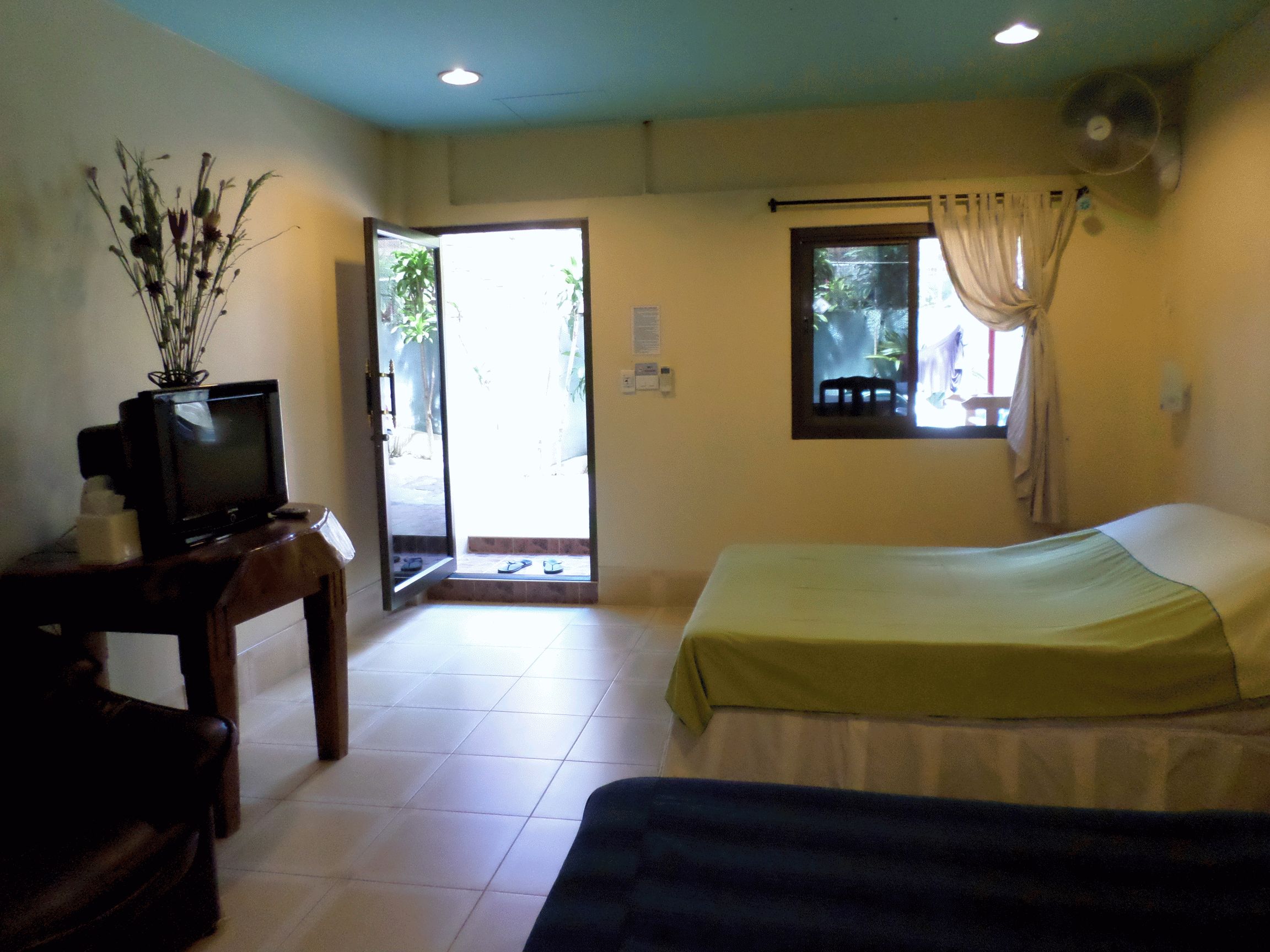 1 bedroom in Kata located only meters from the beach