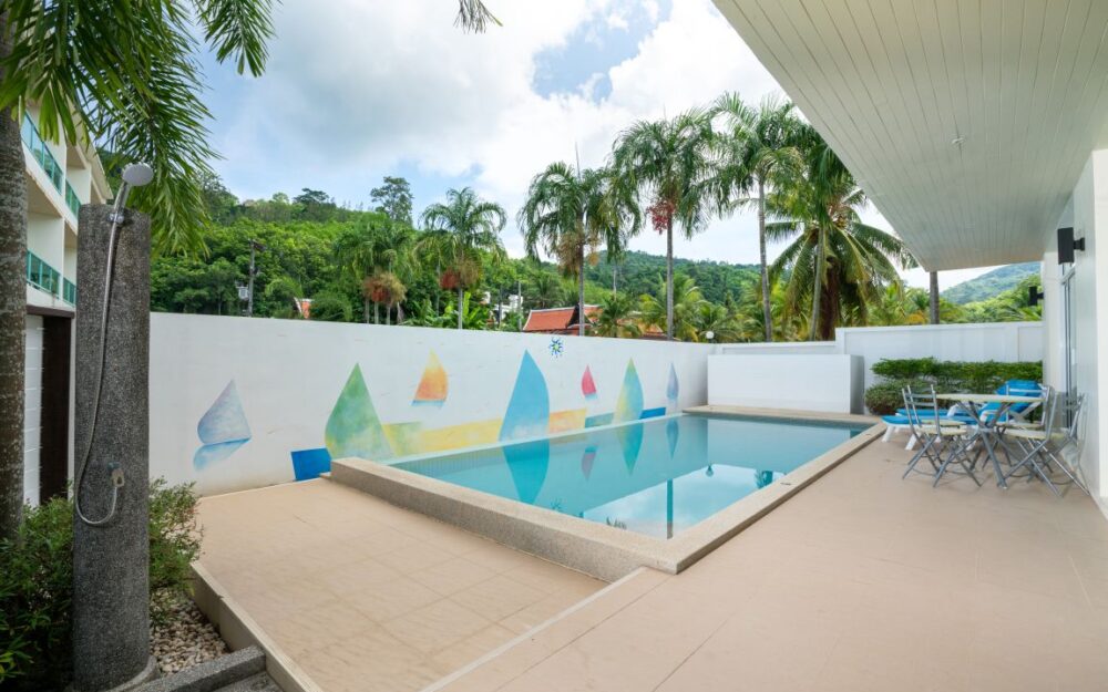 4 bedroom villa in Nai Harn walking distance to the beach