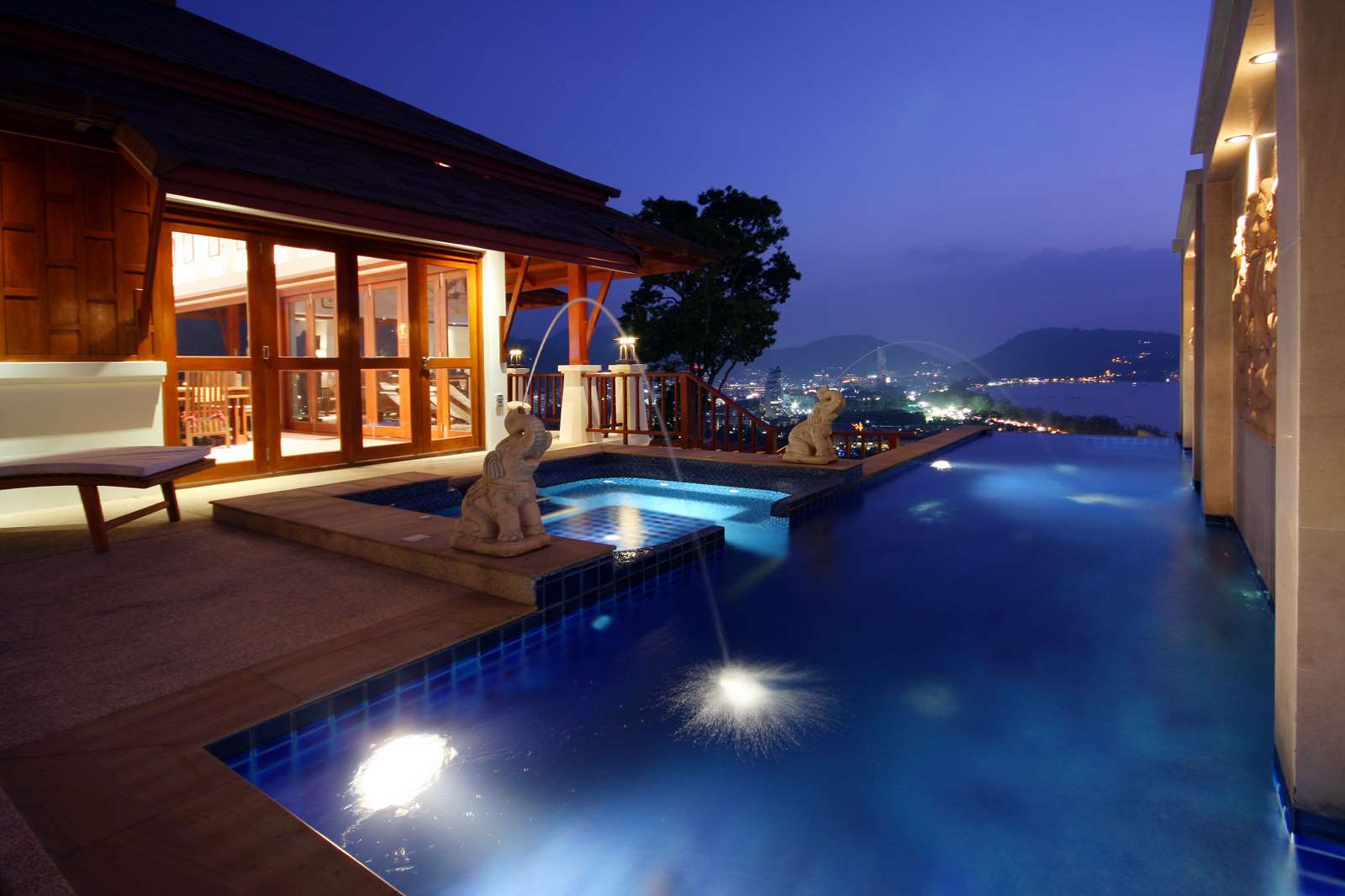 4 bedroom villa in Patong with stunning seaview