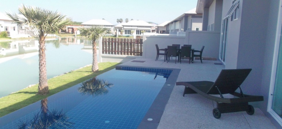 3 bedroom villa with lake view in Bangtao