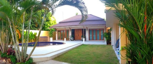 2 bedroom villa in Nai Harn with big garden