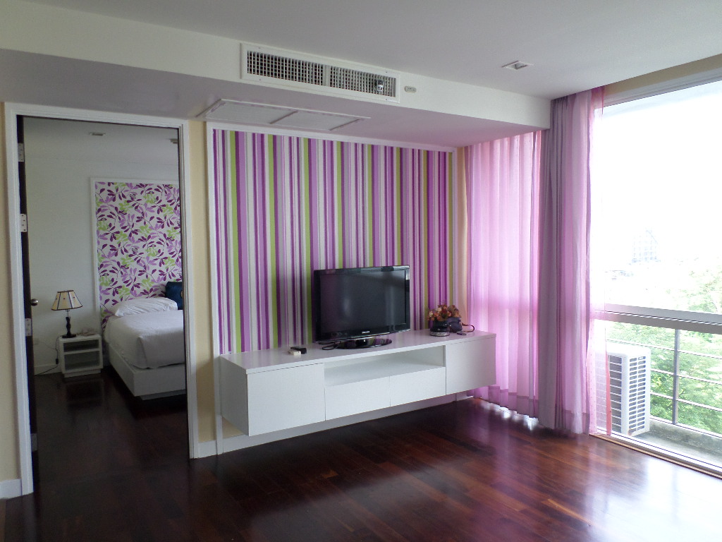 2 bedroom apartment in Patong inside pool complex