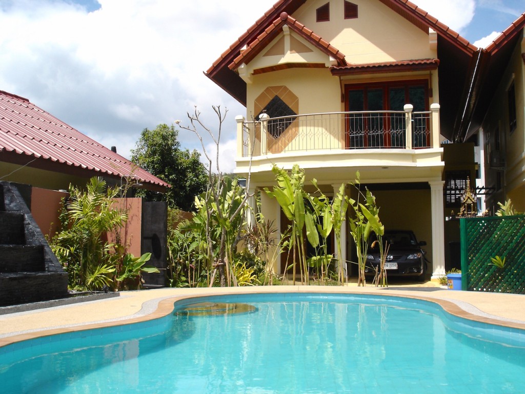 2 bedroom house with shared pool in Kata