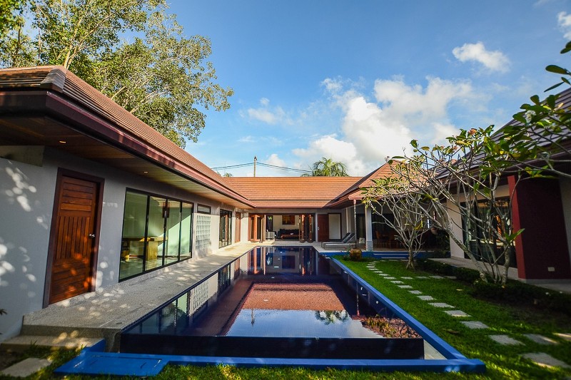 5 bedroom new villa in Rawai