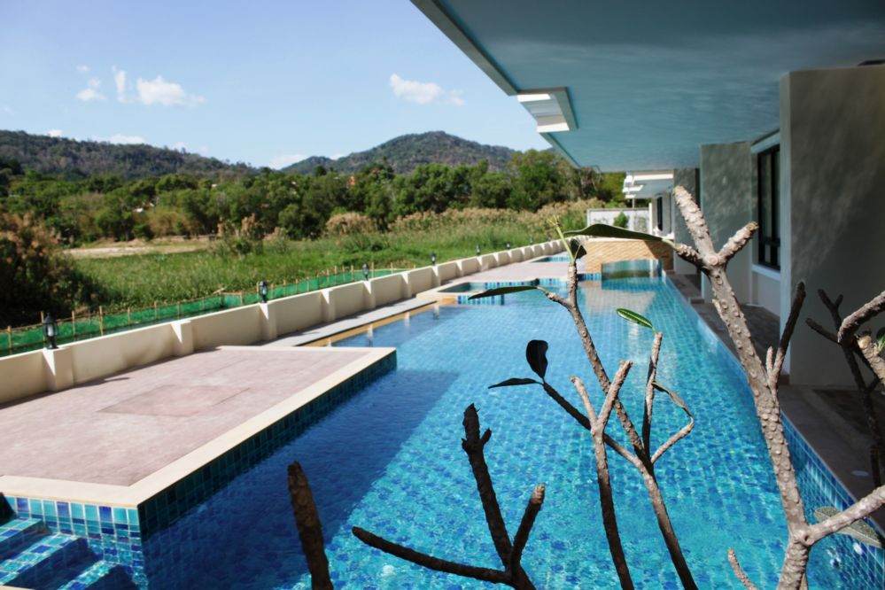 2 bedroom apartment walking distance to Nai Harn beach