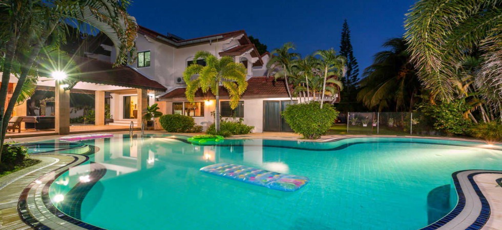 6 bedroom villa in Nai Harn with huge pool