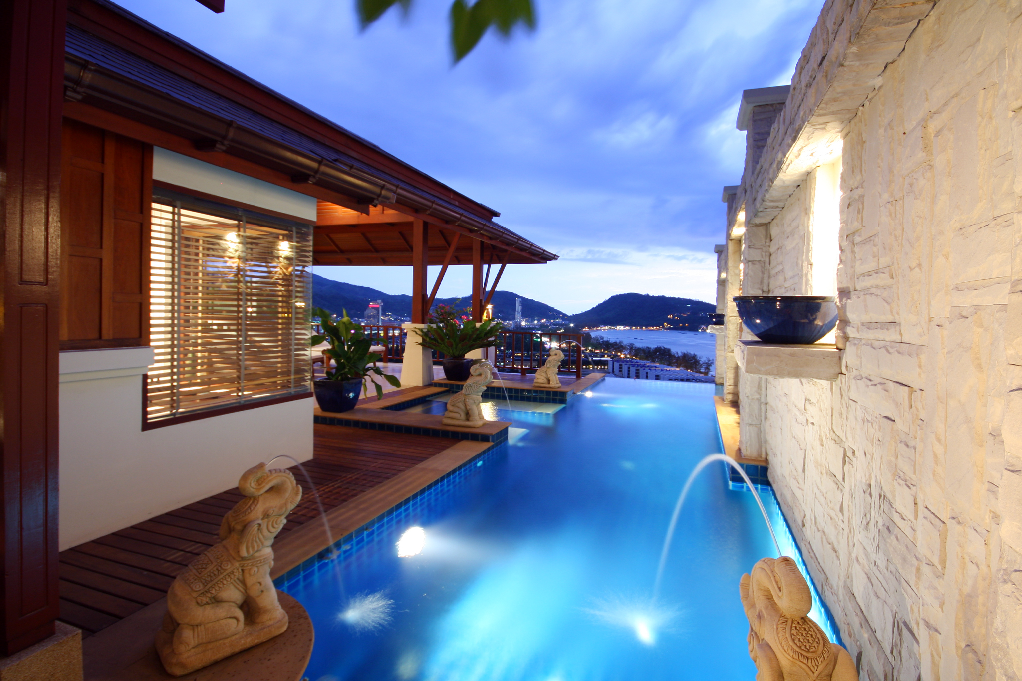 4 bedroom villa overlooking Patong bay