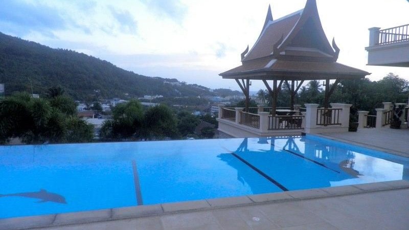 4 bedroom villa in Kata with sea view