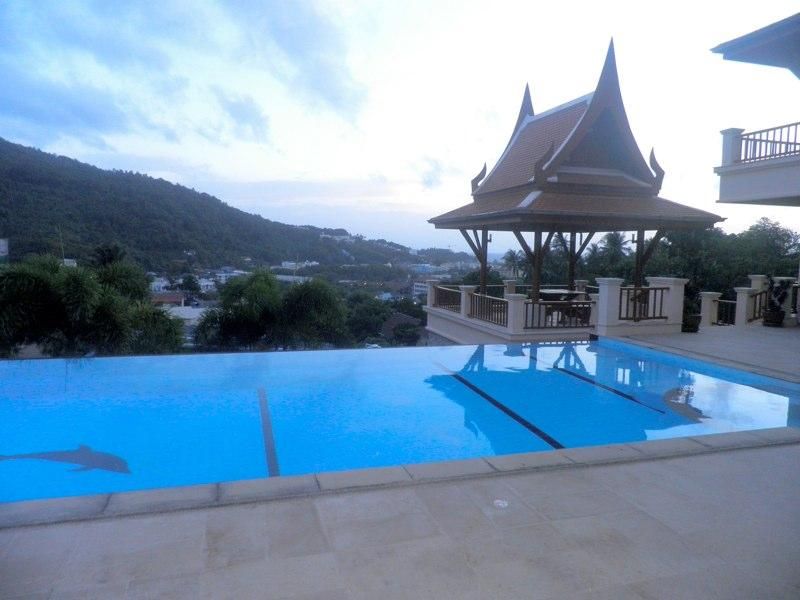 4 bedroom villa in Kata with sea view