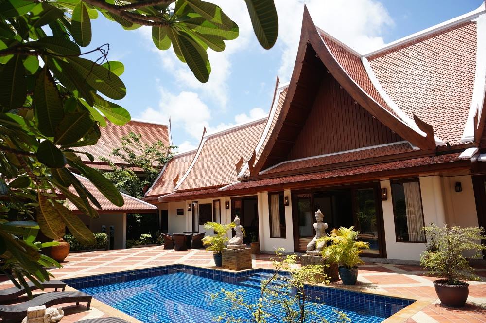 4 bedroom villa in the center of Nai Harn