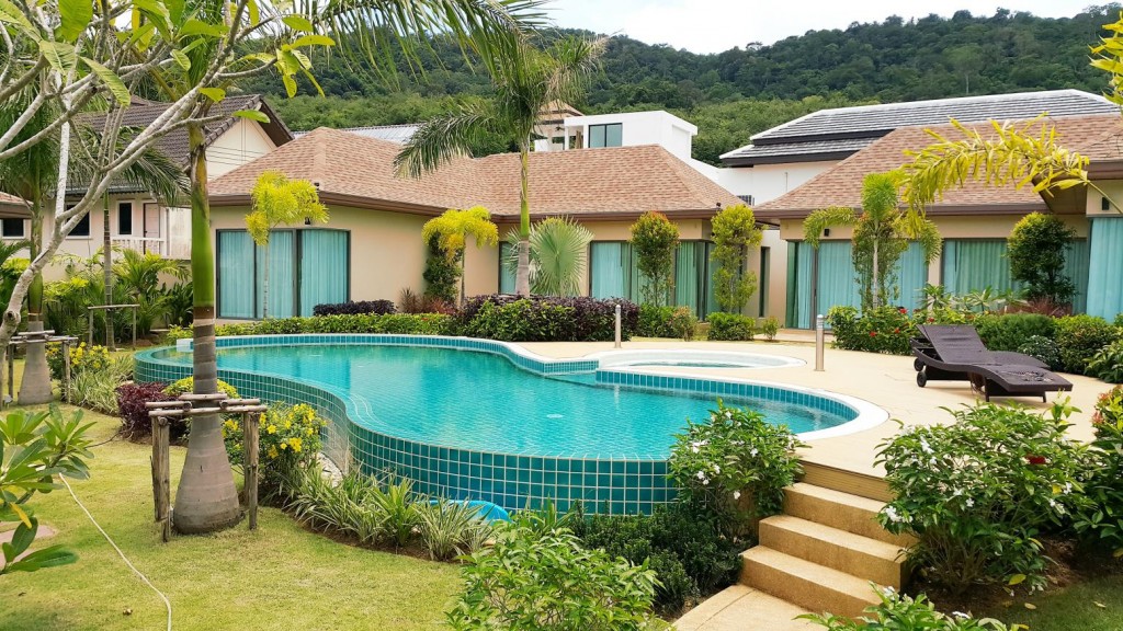 3 bedroom villa close to Nai Harn beach