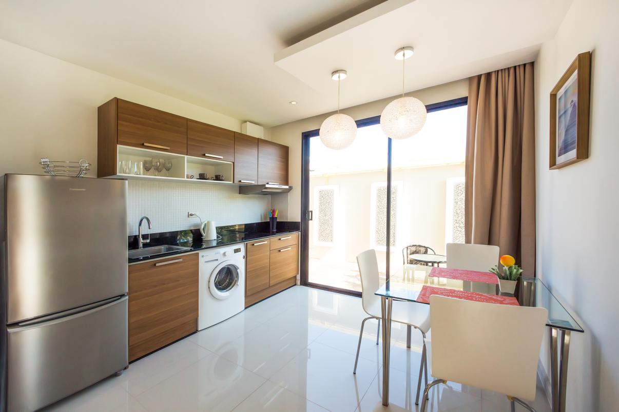 1 bedroom apartment walking distance to Nai harn beach