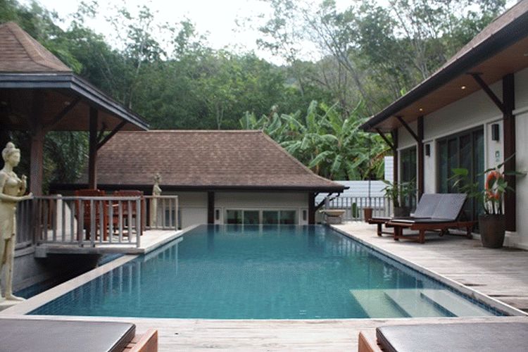 ​4 bedroom pool villa in walking distance to Nai Harn beach