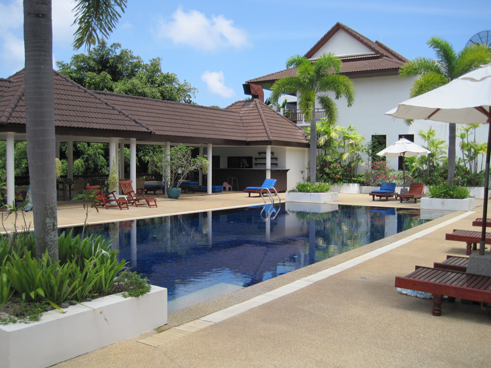 2 bedroom apartment 500 m from Nai Harn beach