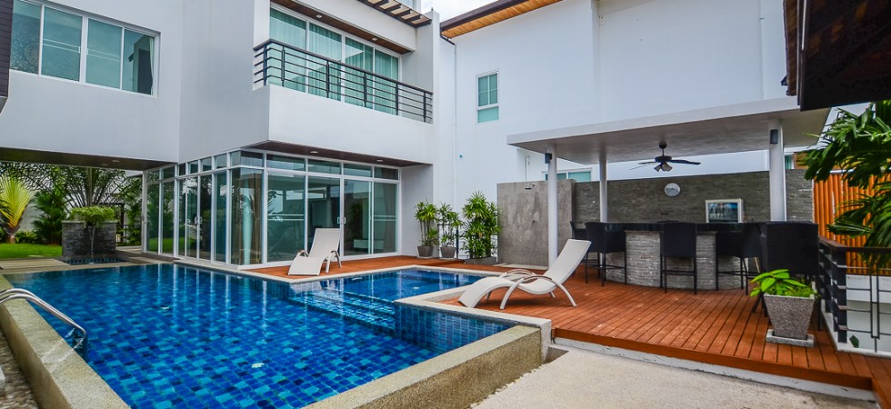 5 bedroom villa in Nai Harn with sea view