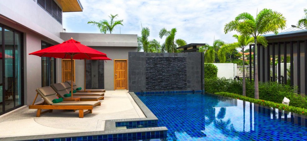 4 bedroom spacious villa in Nai Harn gated estate