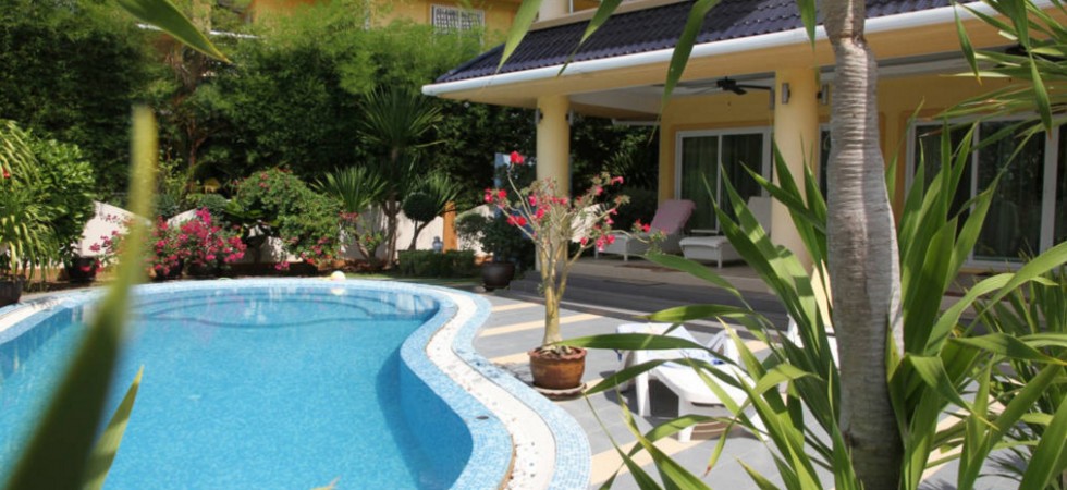 4 bedroom villa in Nai Harn inside gated community