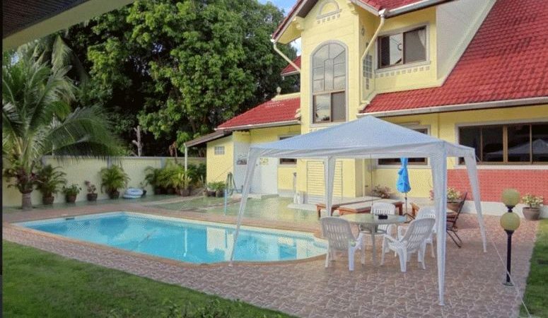 5 bedroom house with pool in Rawai