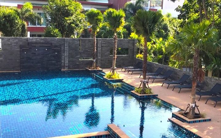 2 bedroom apartment walking distance to Nai Harn beach