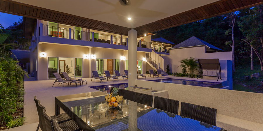 7 bedroom pool villa walking distance to Nai Harn beach