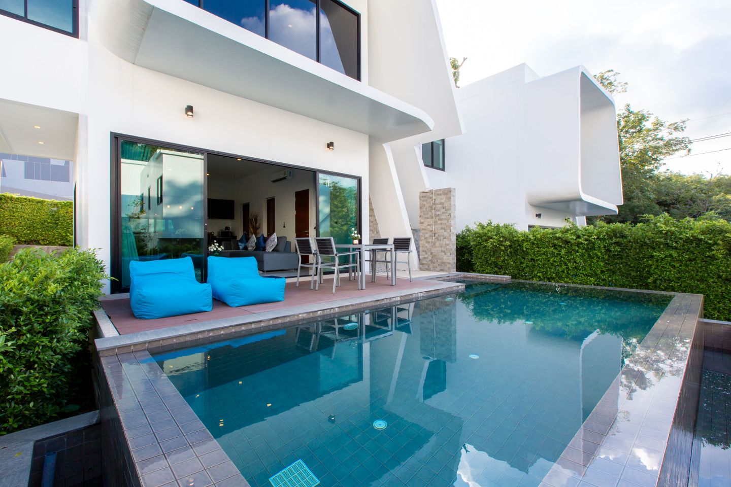 2 bedroom villa in Nai Harn secure estate